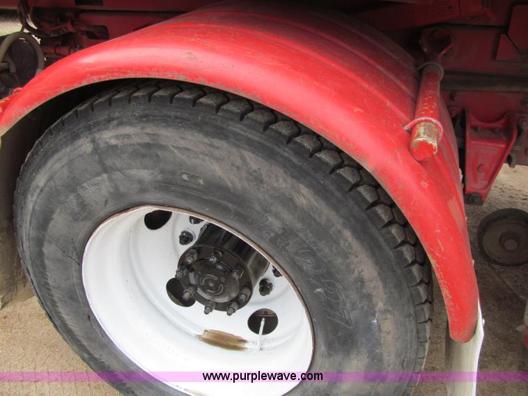 image for item F5552 2003 Sterling SC8000 sweeper/vacuum truck