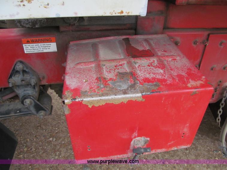 image for item F5552 2003 Sterling SC8000 sweeper/vacuum truck