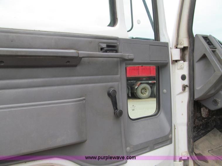 image for item F5552 2003 Sterling SC8000 sweeper/vacuum truck