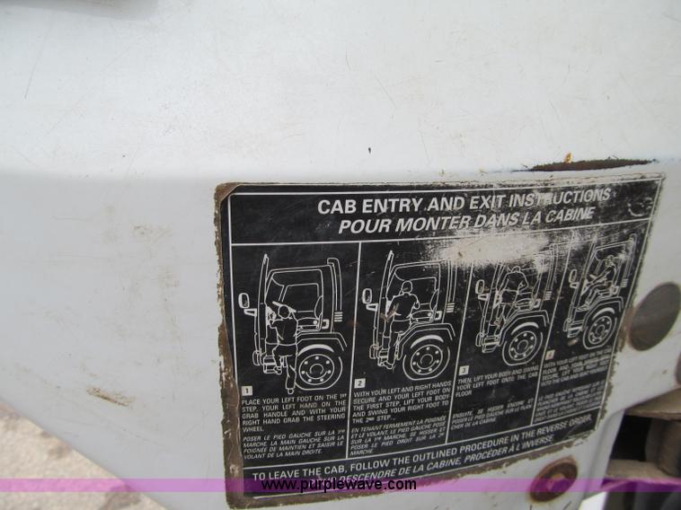 image for item F5552 2003 Sterling SC8000 sweeper/vacuum truck