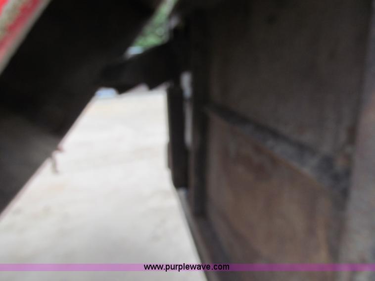 image for item F5552 2003 Sterling SC8000 sweeper/vacuum truck