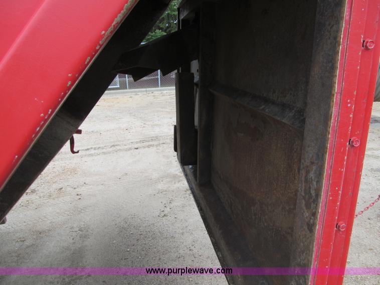 image for item F5552 2003 Sterling SC8000 sweeper/vacuum truck