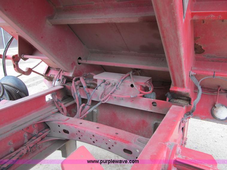 image for item F5552 2003 Sterling SC8000 sweeper/vacuum truck