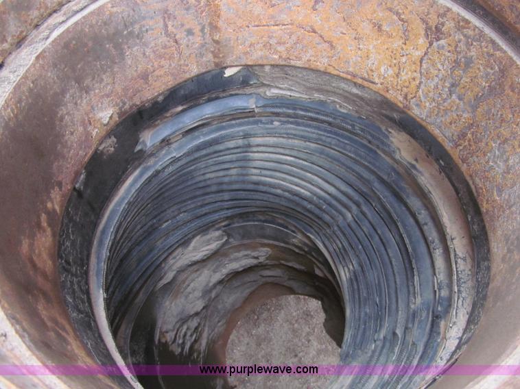 image for item F5552 2003 Sterling SC8000 sweeper/vacuum truck