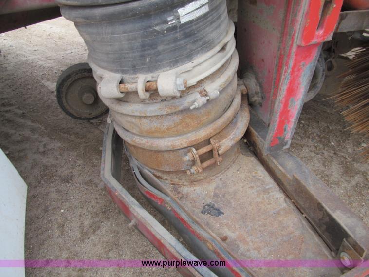 image for item F5552 2003 Sterling SC8000 sweeper/vacuum truck