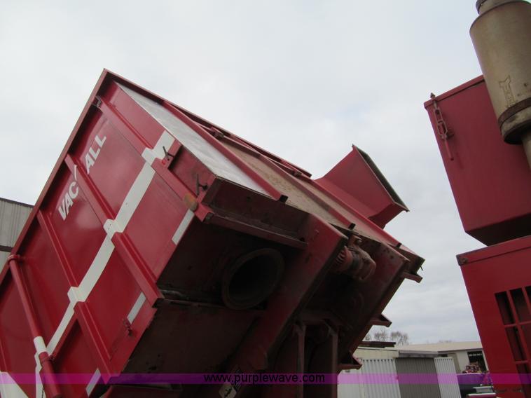 image for item F5552 2003 Sterling SC8000 sweeper/vacuum truck