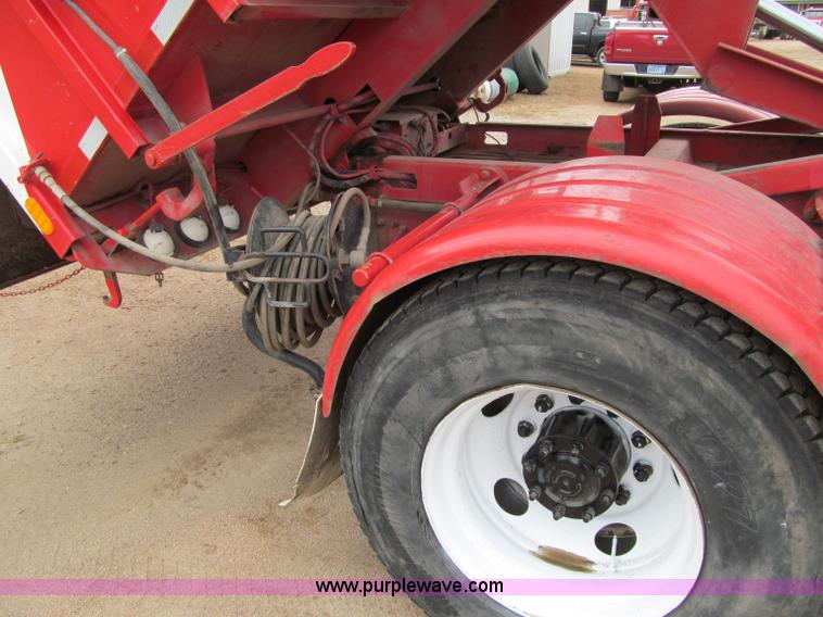 image for item F5552 2003 Sterling SC8000 sweeper/vacuum truck