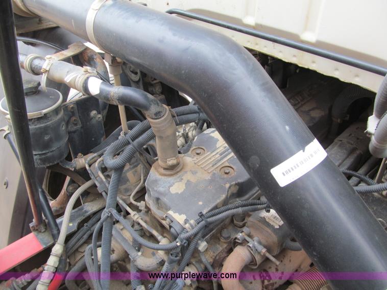 image for item F5552 2003 Sterling SC8000 sweeper/vacuum truck