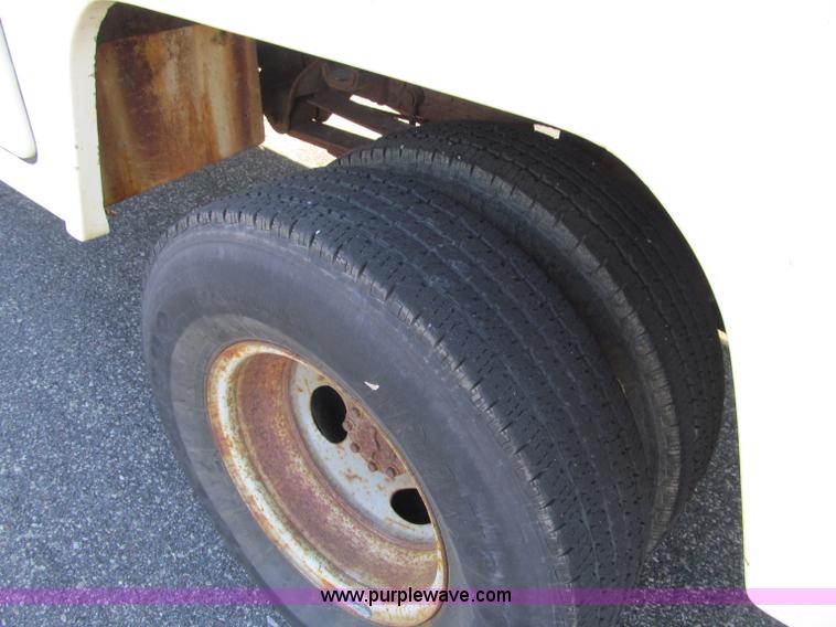 image for item F5555 2001 Ford F350 XL Super Duty service truck