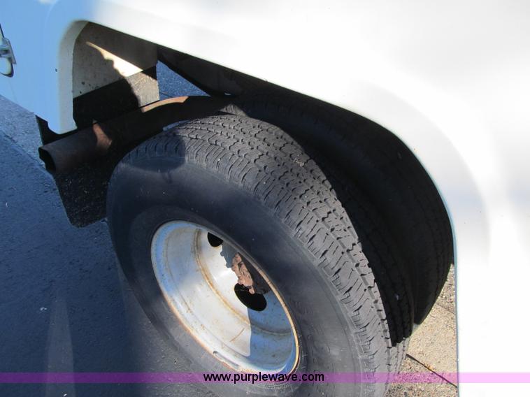 image for item F5555 2001 Ford F350 XL Super Duty service truck