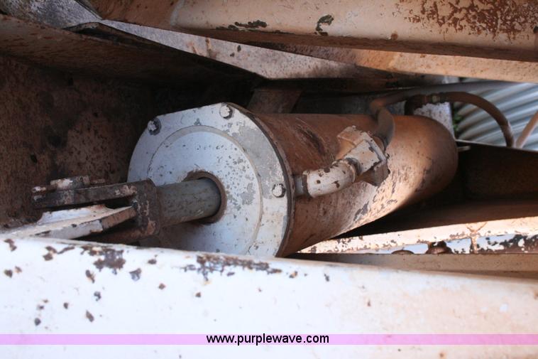 image for item G5541 1982 Fruehauf belly dump trailer