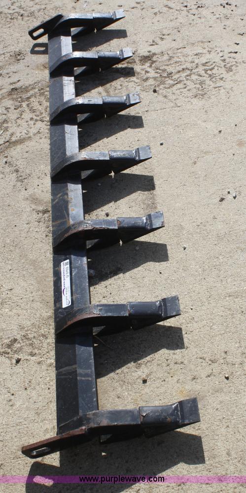 image for item U9703 Bucket tooth bar