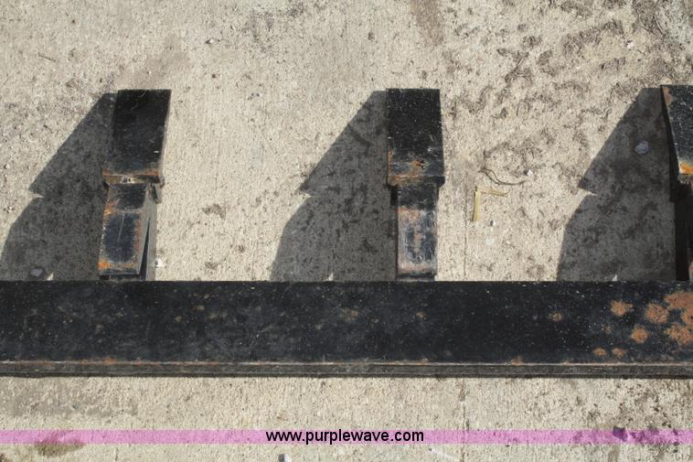 image for item U9703 Bucket tooth bar