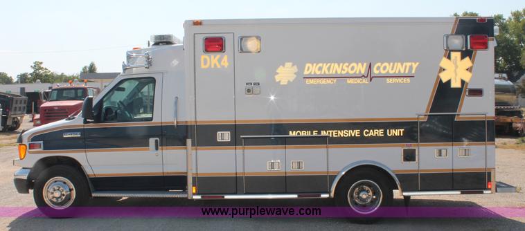 image for item C2711 2006 Ford Medtec E450 ambulance