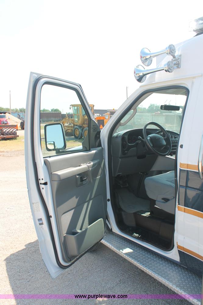 image for item C2711 2006 Ford Medtec E450 ambulance