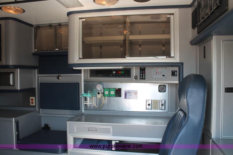 image for item C2711 2006 Ford Medtec E450 ambulance