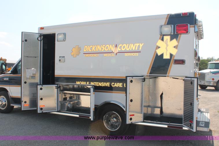 image for item C2711 2006 Ford Medtec E450 ambulance
