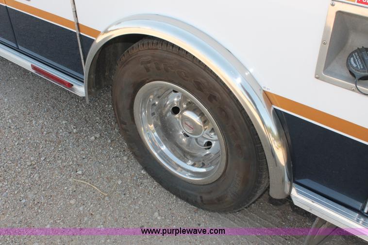 image for item C2711 2006 Ford Medtec E450 ambulance