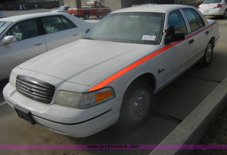 image for item D4642 2000 Ford Crown Victoria Police Interceptor
