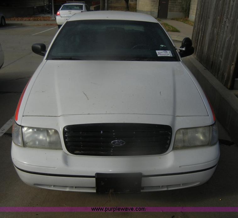 image for item D4642 2000 Ford Crown Victoria Police Interceptor