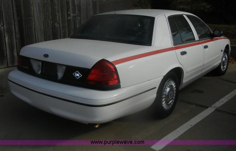 image for item D4642 2000 Ford Crown Victoria Police Interceptor