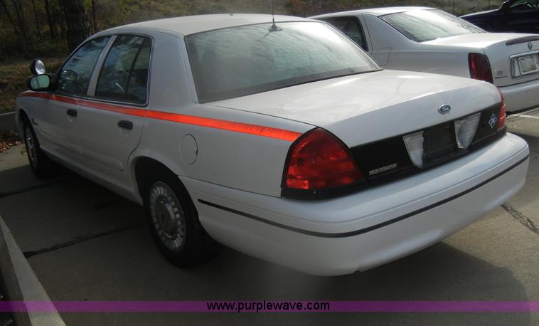 image for item D4642 2000 Ford Crown Victoria Police Interceptor