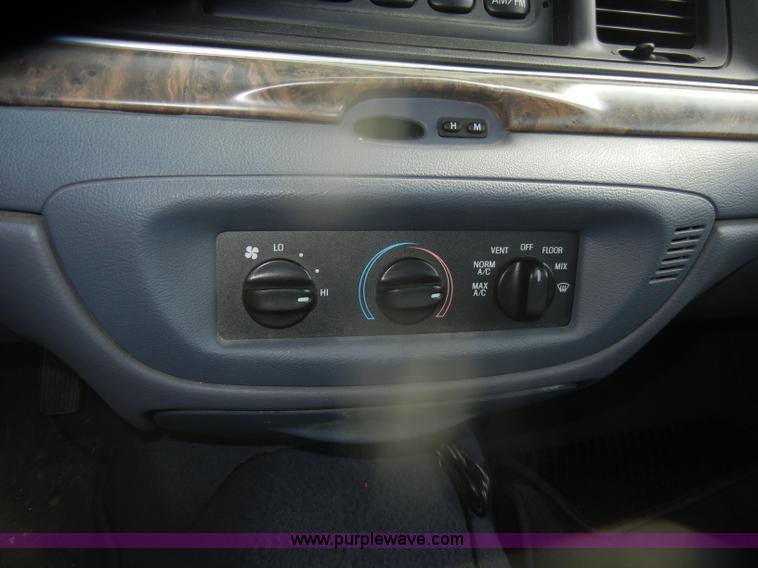 image for item D4642 2000 Ford Crown Victoria Police Interceptor