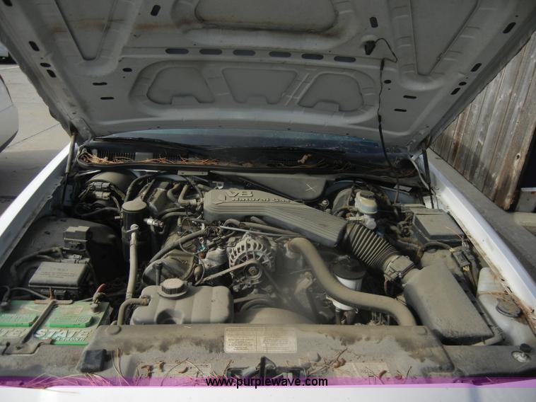 image for item D4642 2000 Ford Crown Victoria Police Interceptor