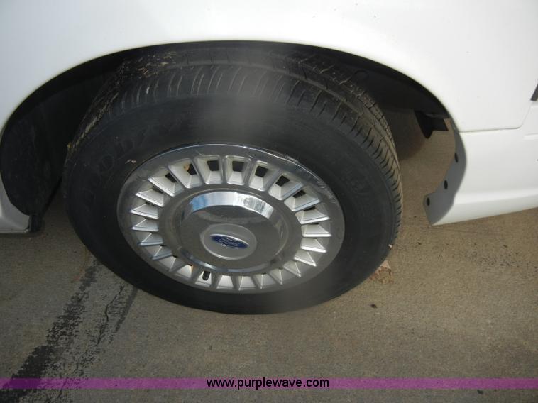 image for item D4642 2000 Ford Crown Victoria Police Interceptor