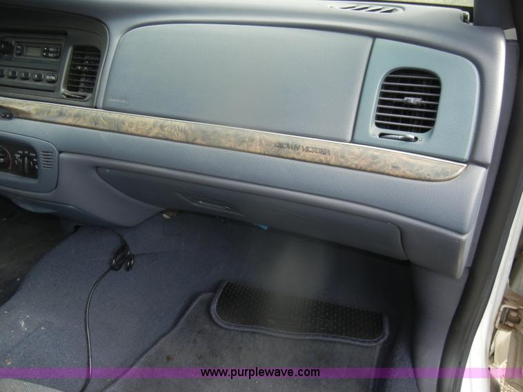 image for item D4642 2000 Ford Crown Victoria Police Interceptor