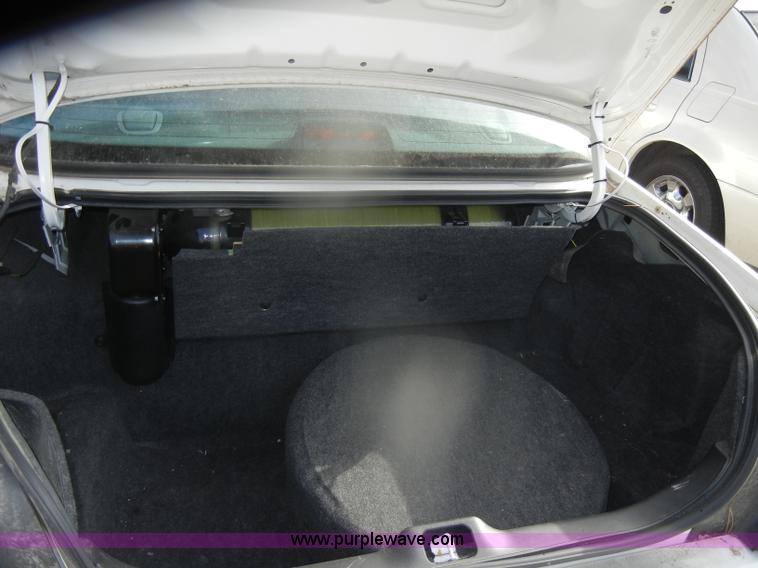 image for item D4642 2000 Ford Crown Victoria Police Interceptor