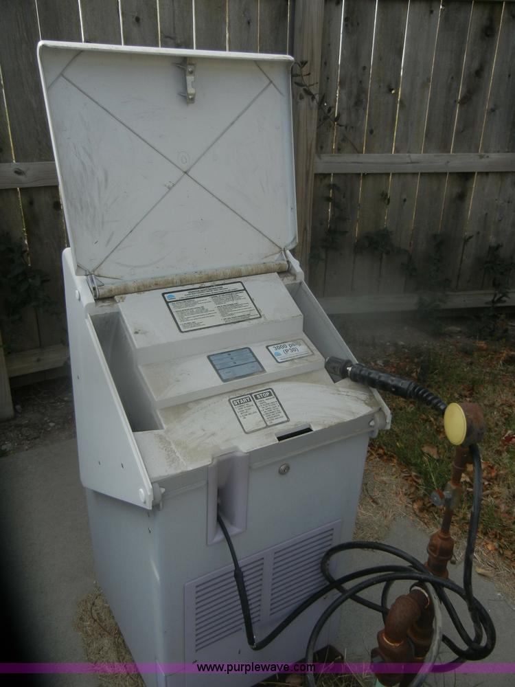 image for item D4642 2000 Ford Crown Victoria Police Interceptor