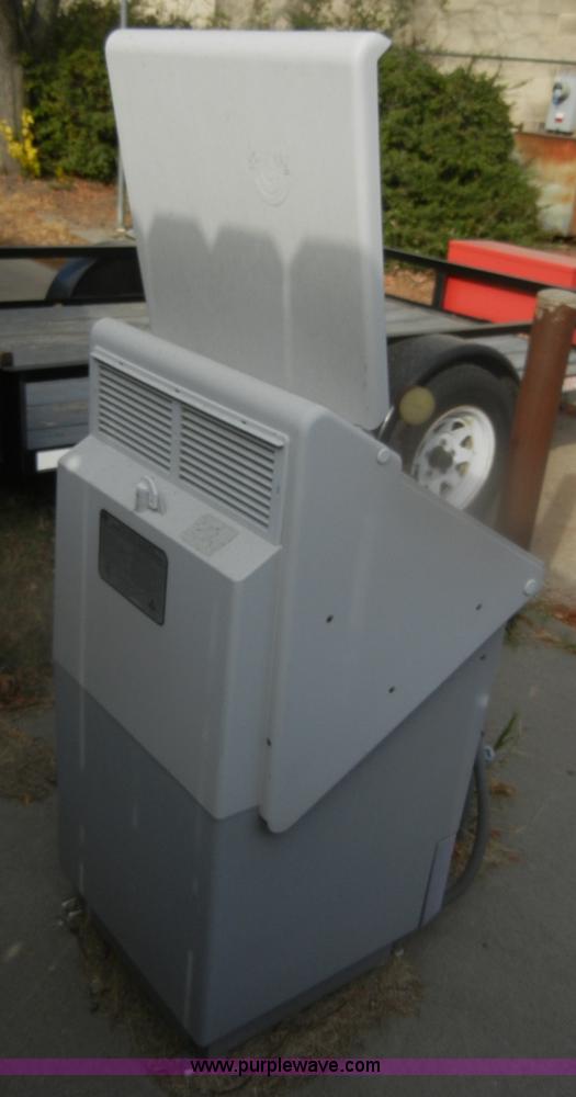 image for item D4642 2000 Ford Crown Victoria Police Interceptor