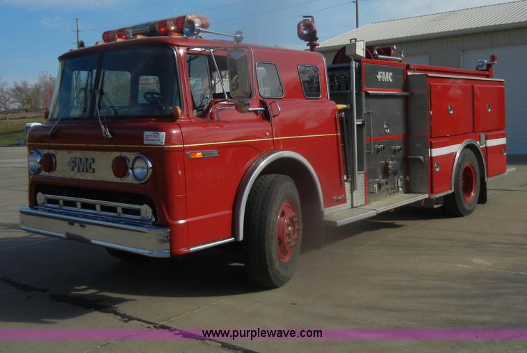 image for item D4643 1987 Ford 8000 fire truck
