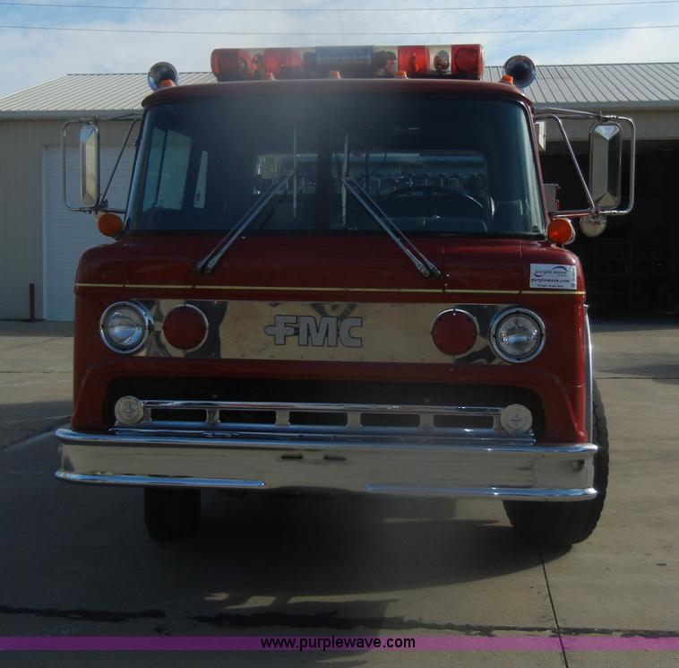 image for item D4643 1987 Ford 8000 fire truck