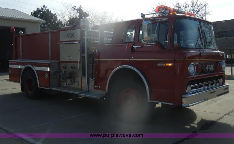 image for item D4643 1987 Ford 8000 fire truck