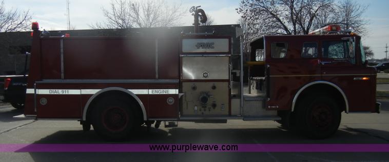 image for item D4643 1987 Ford 8000 fire truck