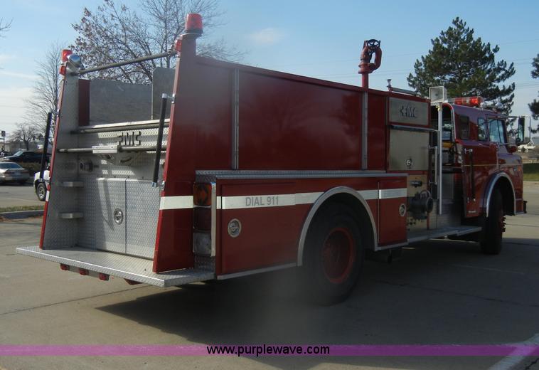 image for item D4643 1987 Ford 8000 fire truck