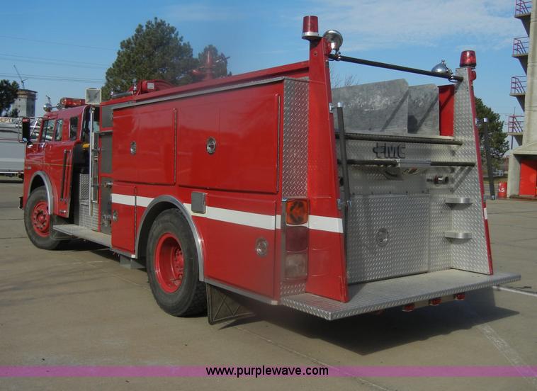 image for item D4643 1987 Ford 8000 fire truck
