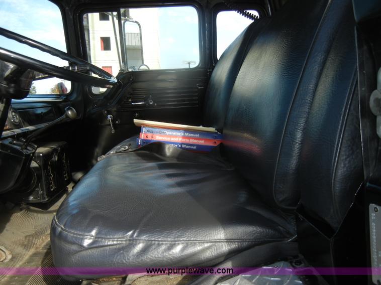 image for item D4643 1987 Ford 8000 fire truck