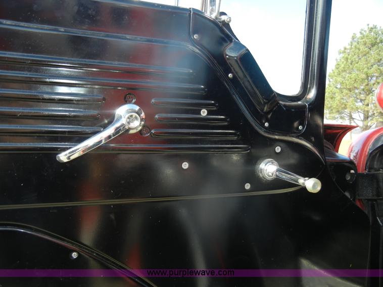 image for item D4643 1987 Ford 8000 fire truck