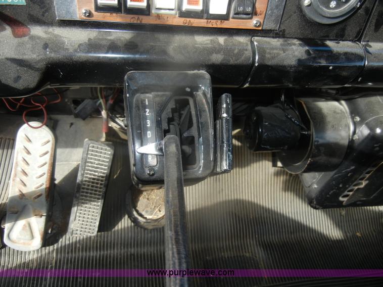 image for item D4643 1987 Ford 8000 fire truck