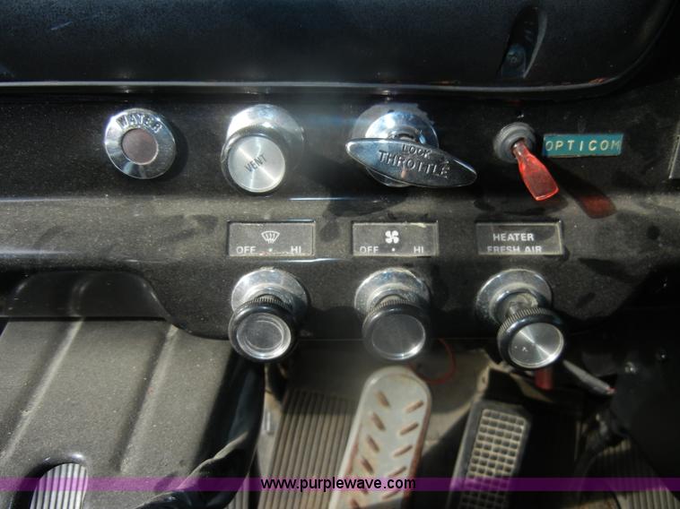 image for item D4643 1987 Ford 8000 fire truck