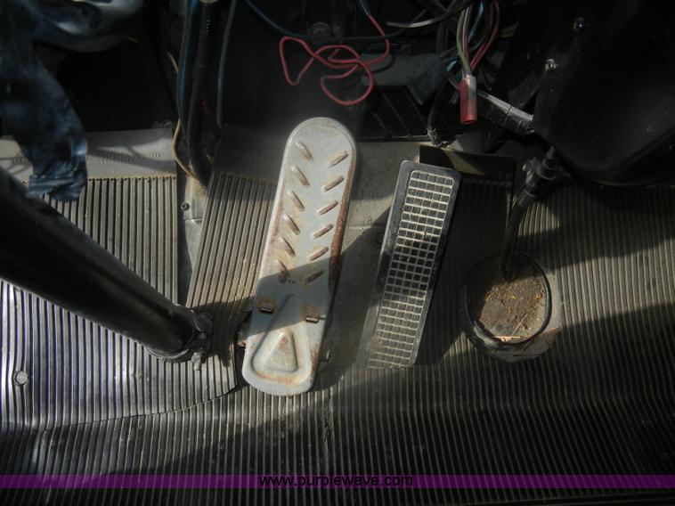 image for item D4643 1987 Ford 8000 fire truck