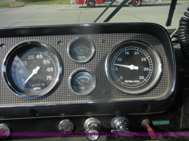 image for item D4643 1987 Ford 8000 fire truck