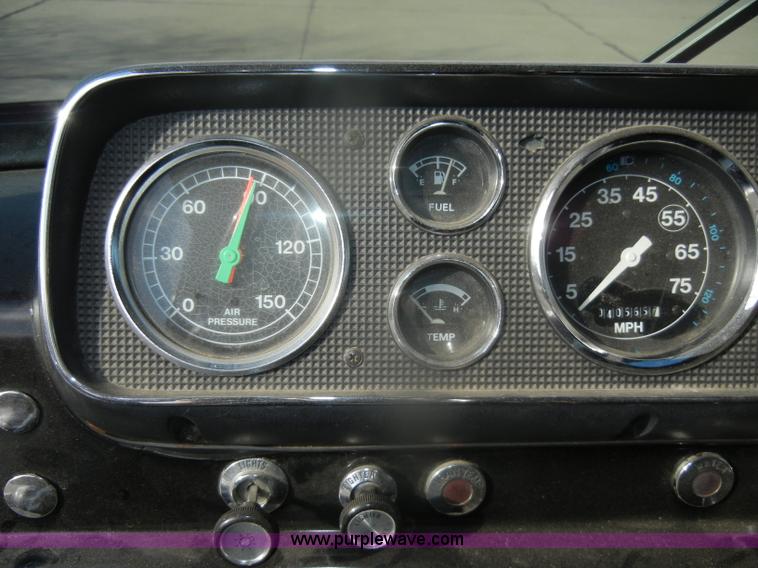 image for item D4643 1987 Ford 8000 fire truck