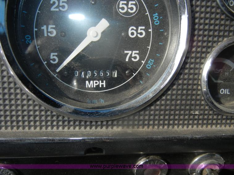 image for item D4643 1987 Ford 8000 fire truck