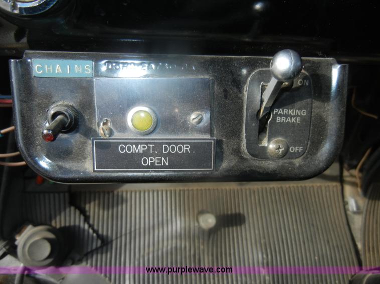 image for item D4643 1987 Ford 8000 fire truck