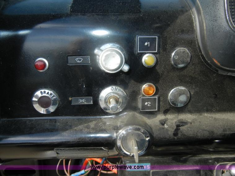 image for item D4643 1987 Ford 8000 fire truck