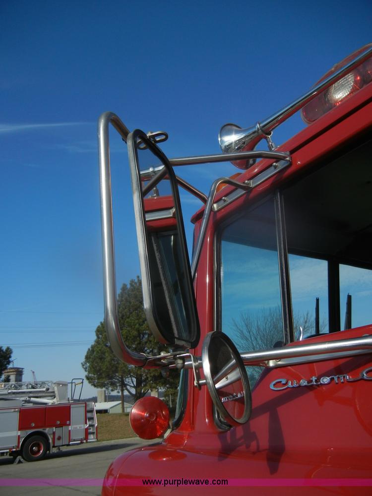 image for item D4643 1987 Ford 8000 fire truck